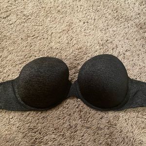 Black strapless bra